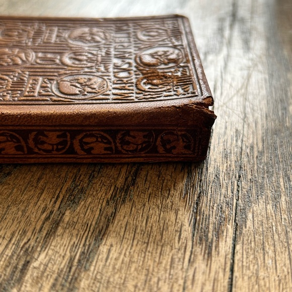 ***SOLD**1910 MARCUS AURELIUS MEDITATIONS EMBOSSED LEATHER GILT ROMAN PHILOSOPHY - Picture 3 of 16